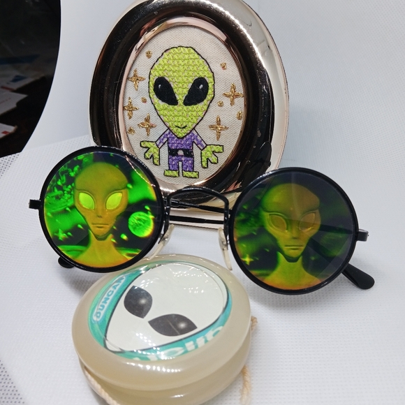 Duncan Alien Yoyo 3 Piece Alien Bundle Novelty Hologram Glasses - Picture 1 of 10